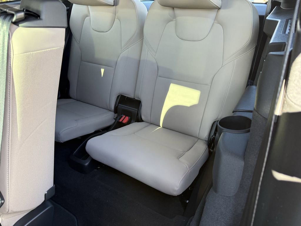 New 2026 Volvo XC90 B6 Plus w/ Protection Package Premier image 13