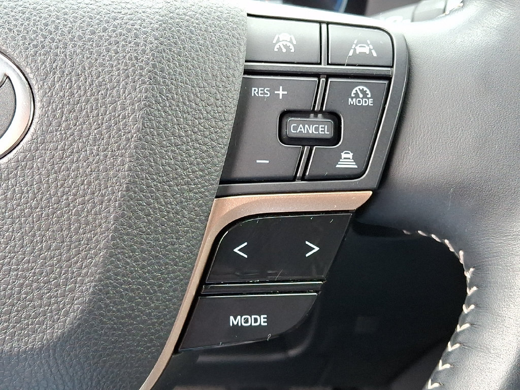 Certified 2025 Toyota Crown Signia AWD/4WD image 27