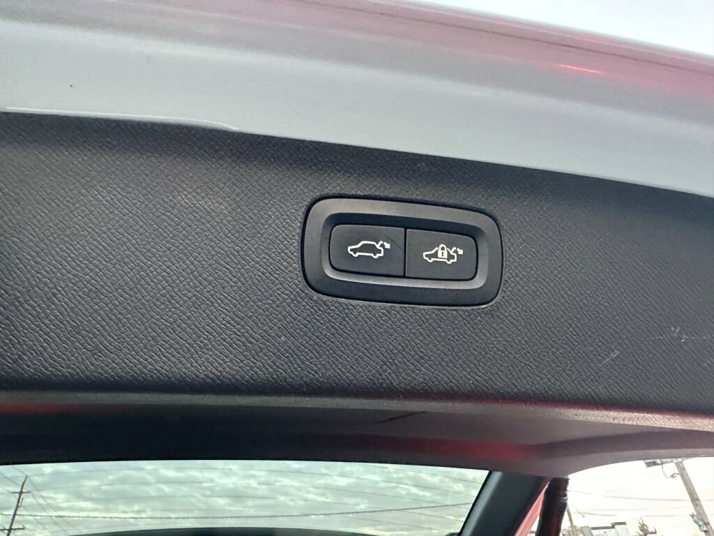 Used 2021 Volvo XC90 T6 Momentum image 32