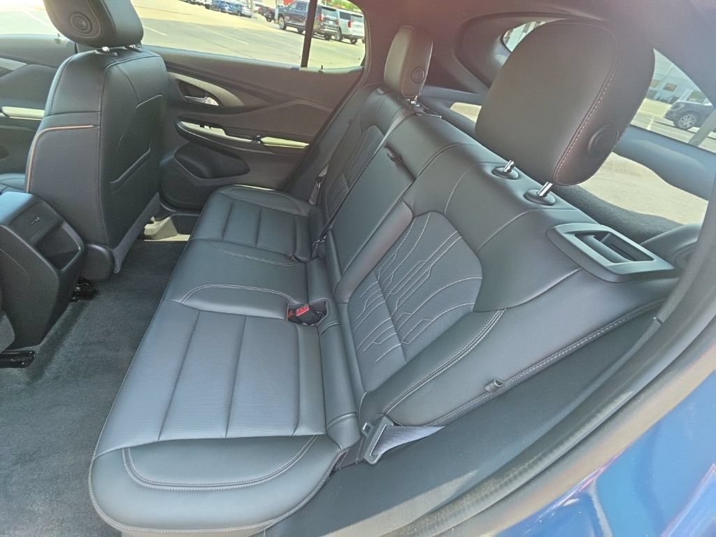 Certified 2025 Buick Envista Avenir FWD image 18