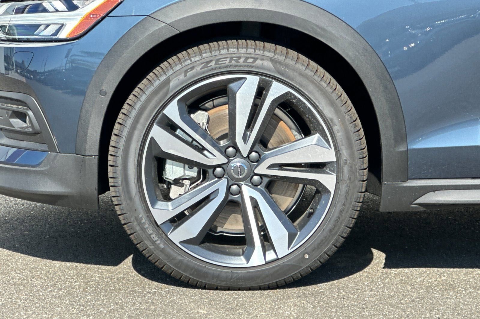 Certified 2026 Volvo V60 B5 Cross Country Plus w/ Climate Package image 33