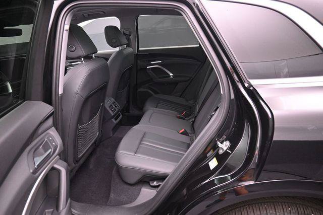 Used 2025 Audi Q5 Premium w/ Convenience Package AWD/4WD image 30