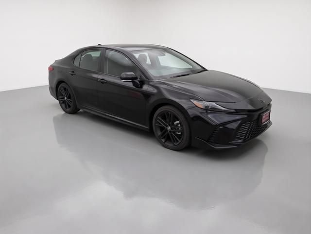 Used 2026 Toyota Camry Hybrid w/ Convenience Package FWD image 3