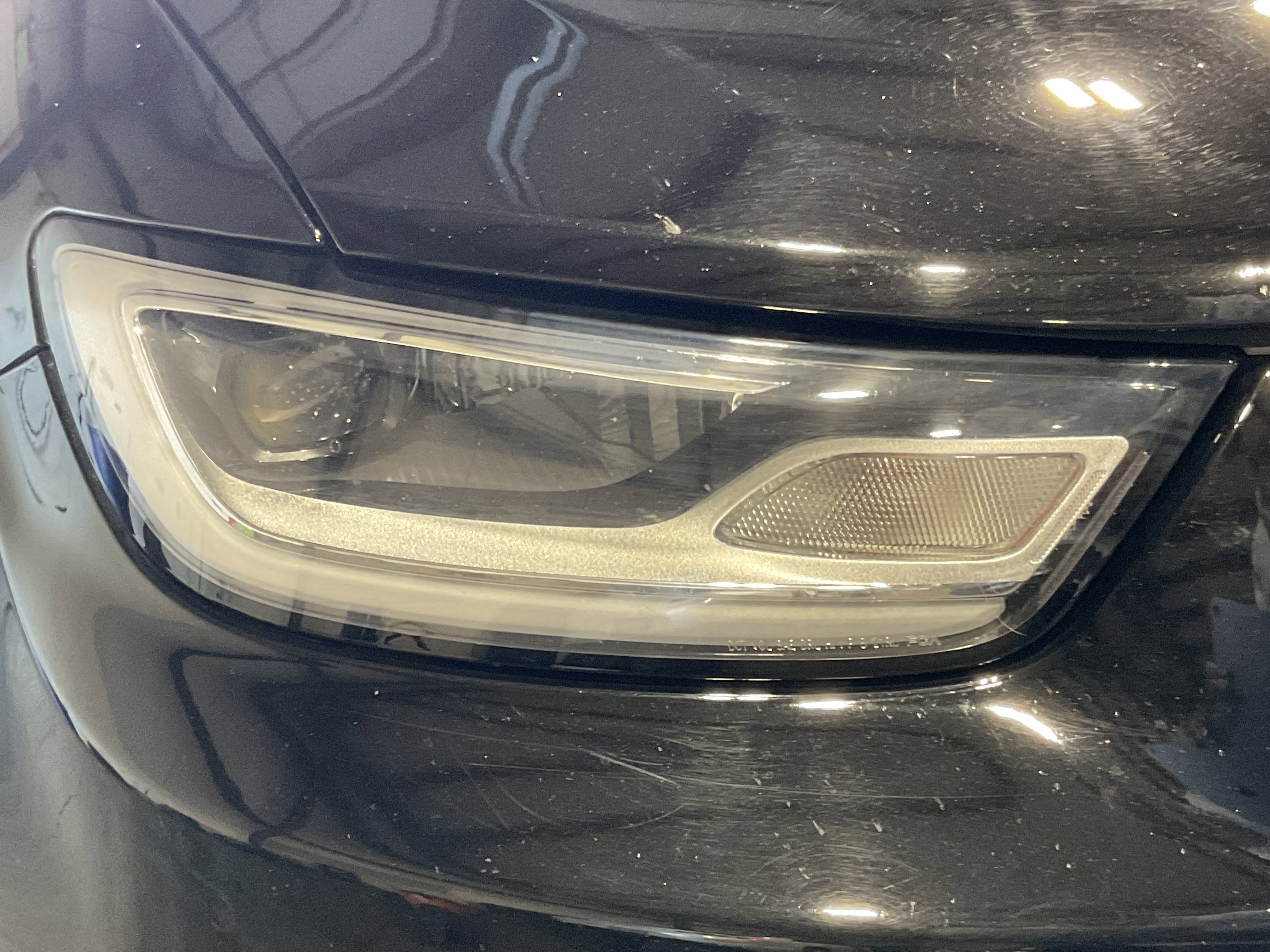 Used 2025 Chrysler Pacifica Limited FWD image 9
