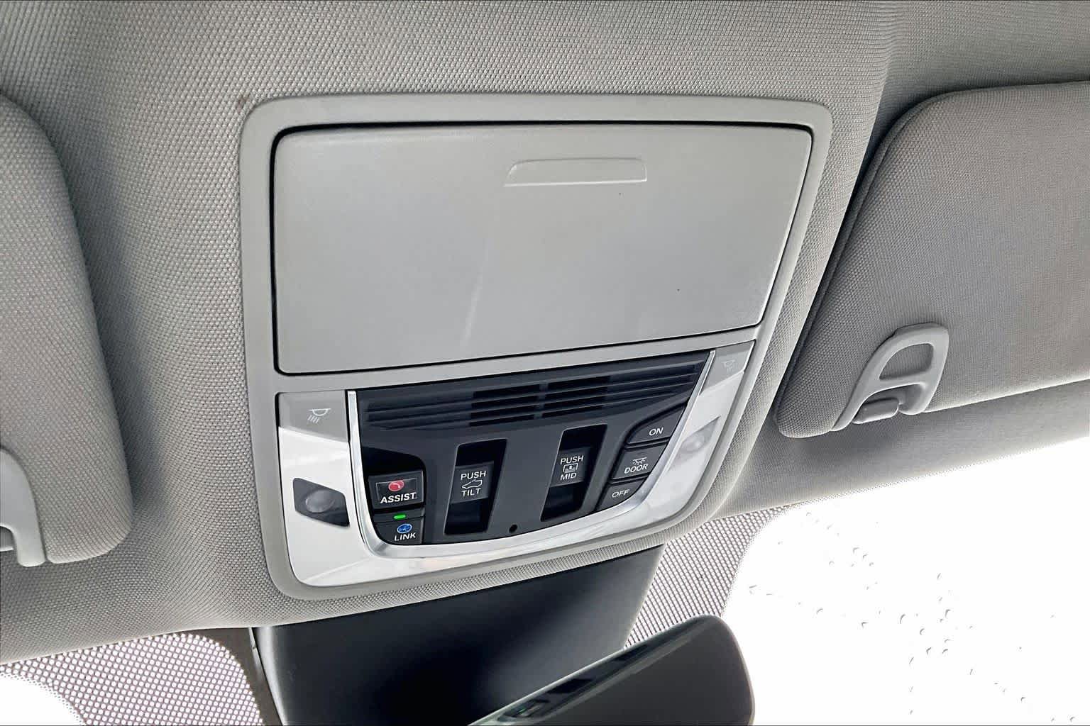 Used 2023 Acura MDX SH-AWD w/ Advance Package image 31