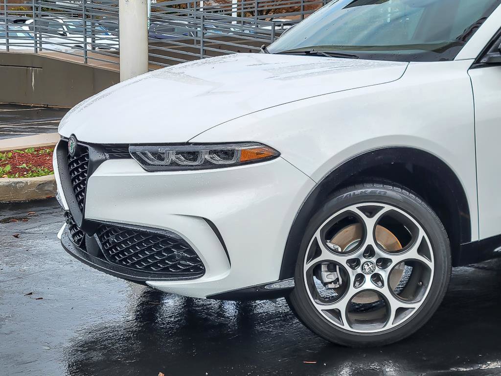 New 2025 Alfa Romeo Tonale w/ Premium Package AWD/4WD image 2