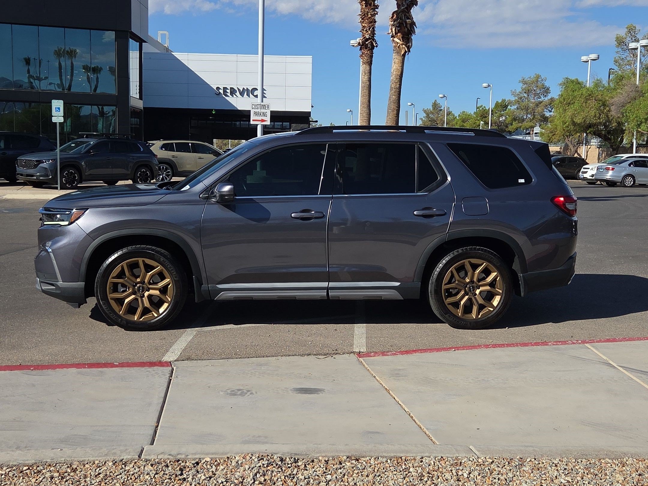 Used 2024 Honda Pilot Touring image 2