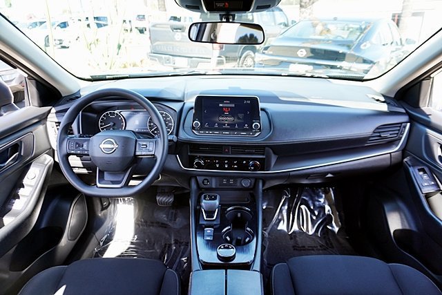 Used 2025 Nissan Rogue S AWD/4WD image 28