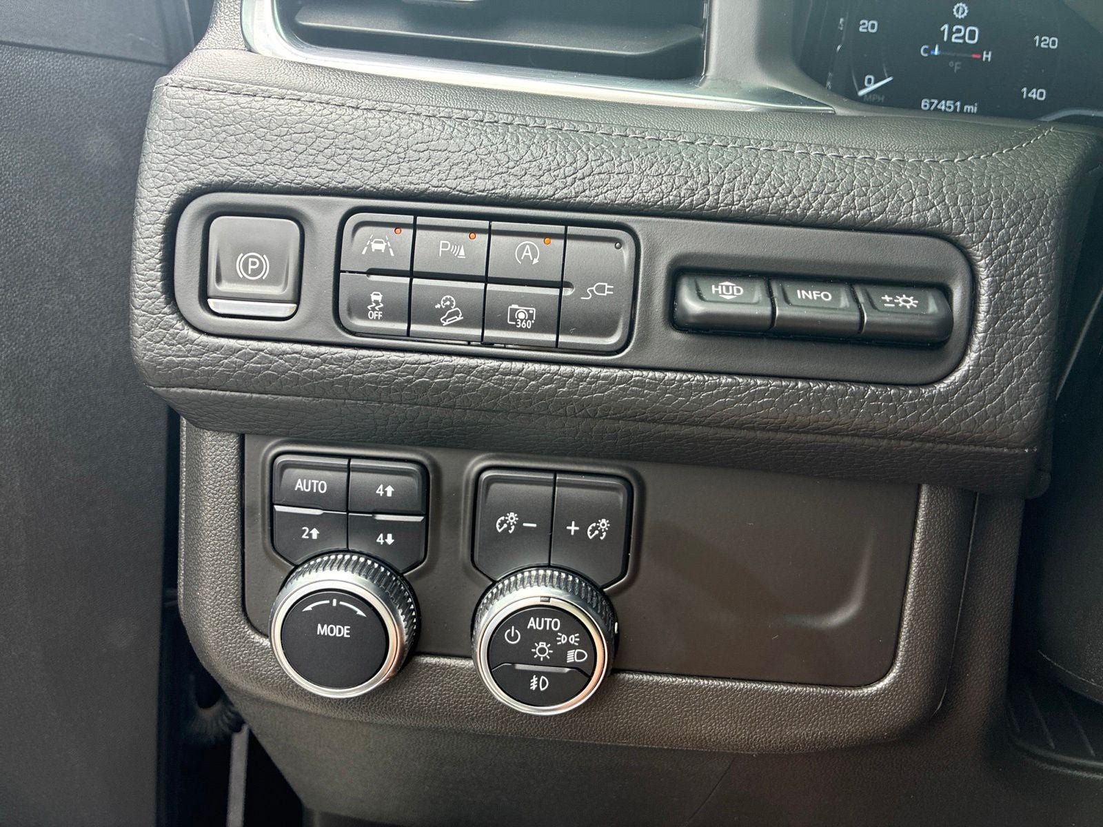 Used 2022 GMC Yukon XL Denali AWD/4WD image 34