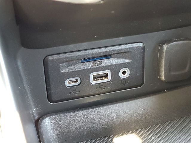 Used 2023 GMC Terrain SLT w/ Tech Package image 22