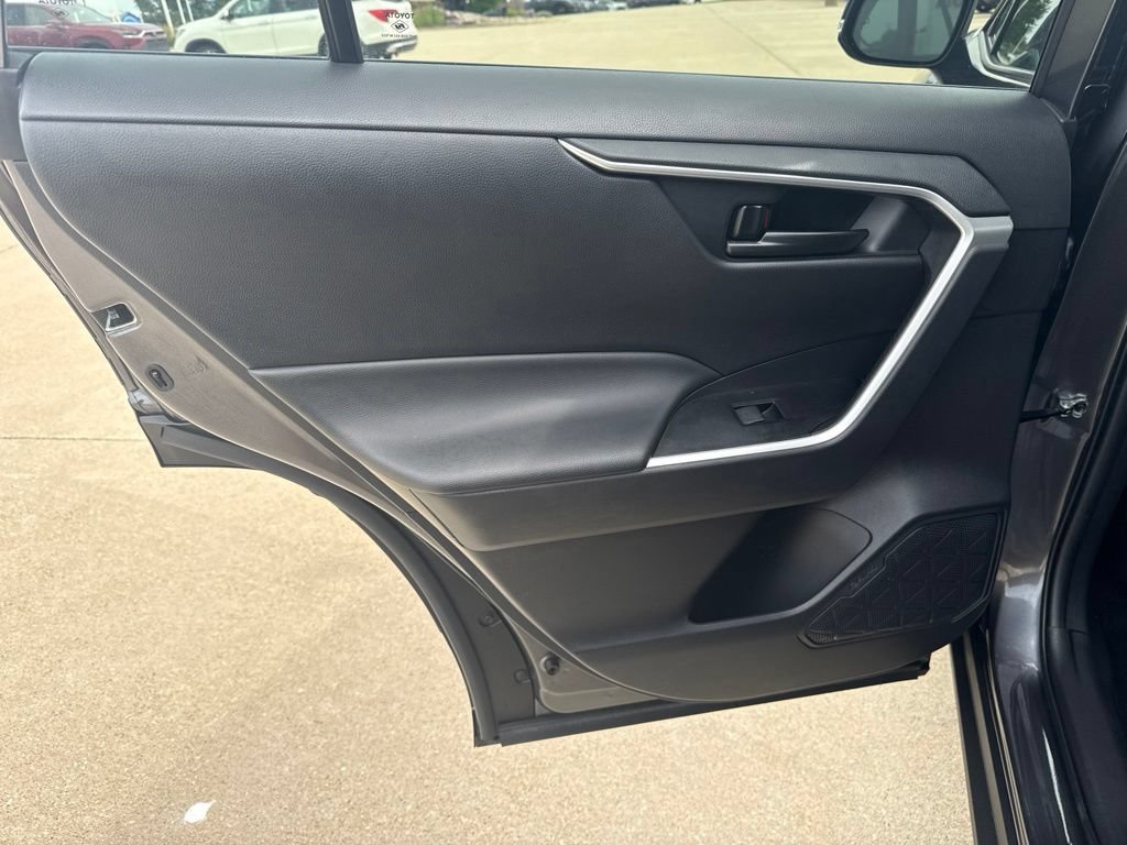 Certified 2022 Toyota RAV4 LE AWD/4WD image 19