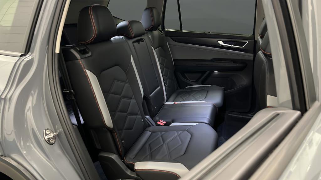 Used 2024 Volkswagen Atlas Peak Edition SEL image 30