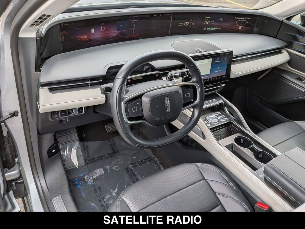 Used 2024 Lincoln Nautilus Premier image 12