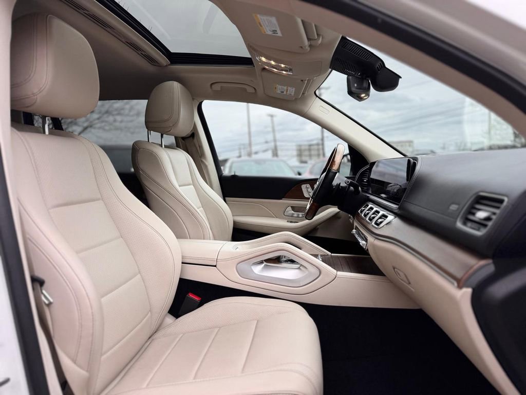 Used 2022 Mercedes-Benz GLS 450 4MATIC image 27