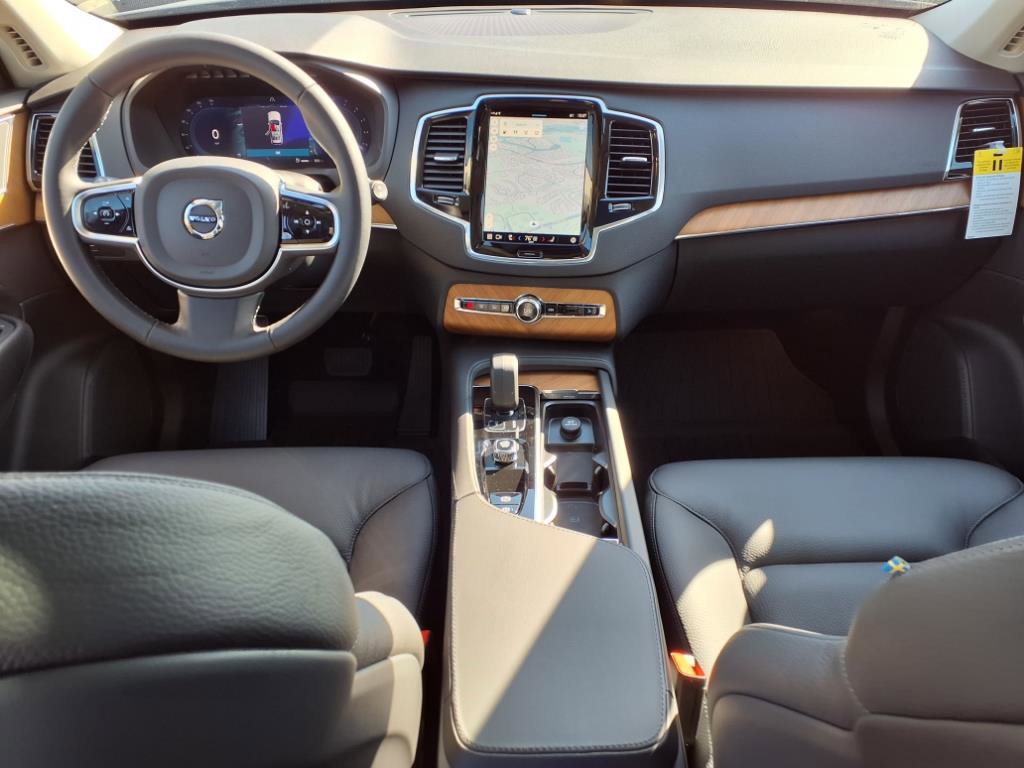 New 2025 Volvo XC90 B6 Plus w/ Protection Package Premier image 12