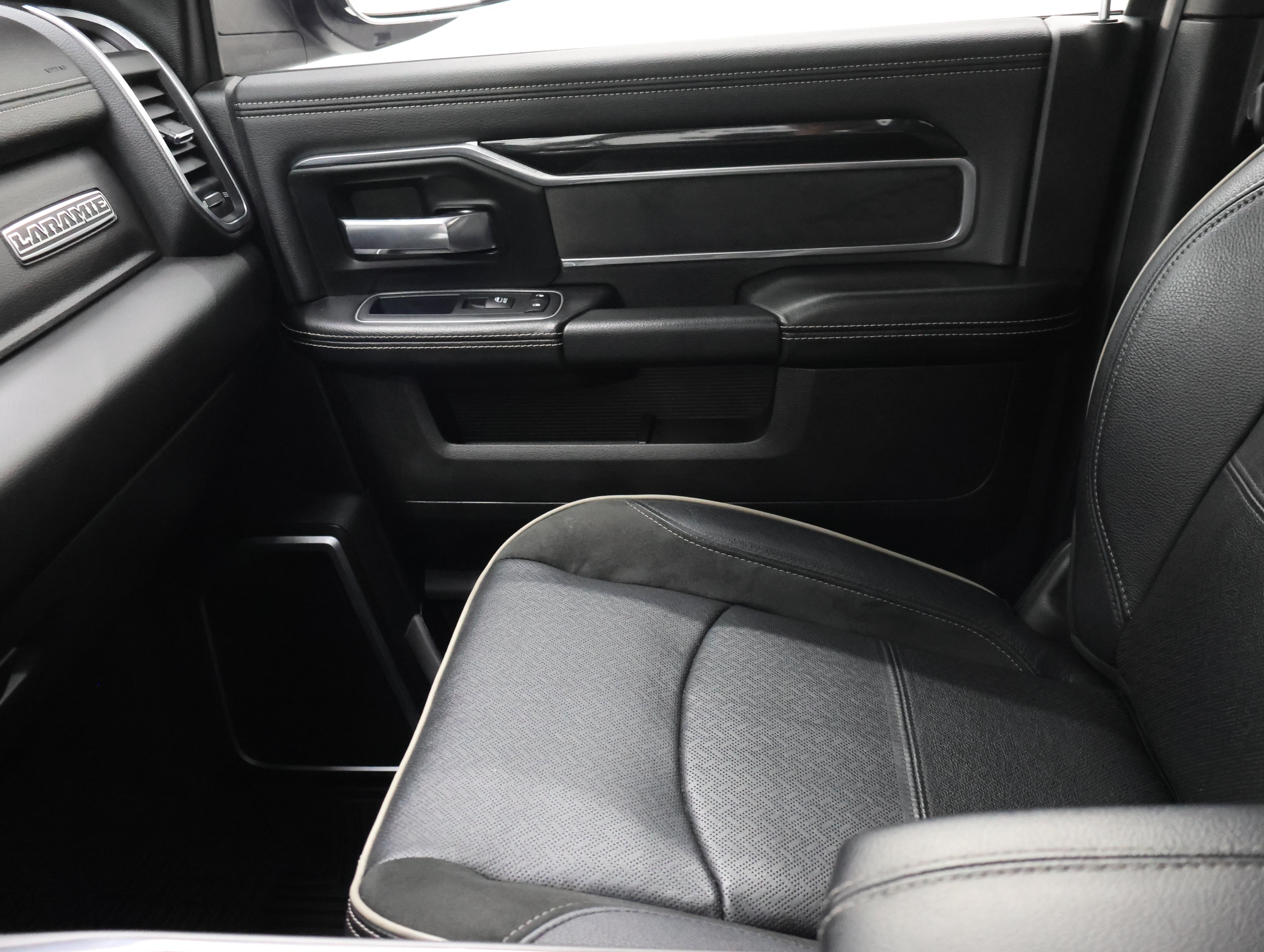 Used 2022 RAM 2500 Laramie AWD/4WD image 13