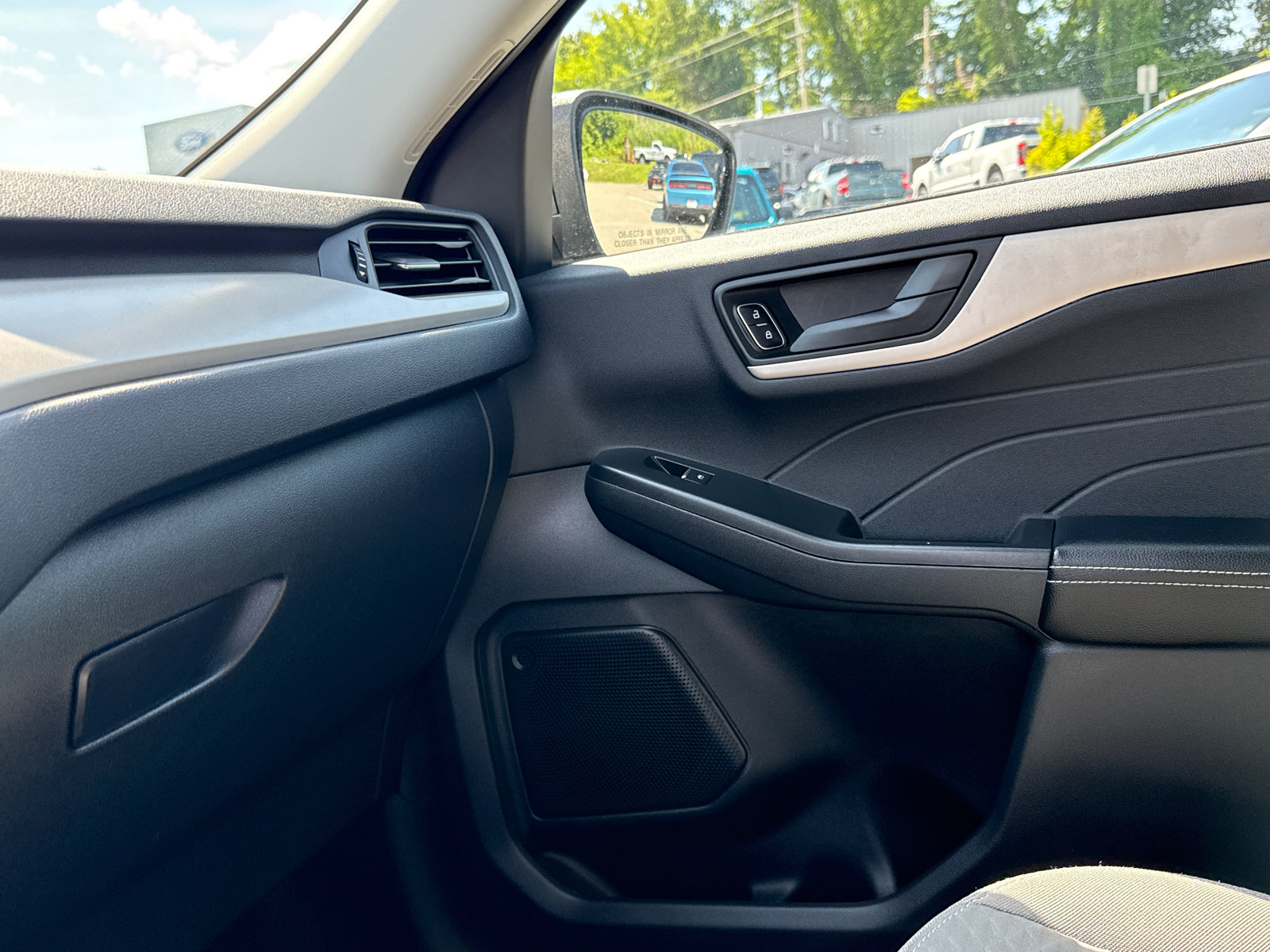 Certified 2022 Ford Escape SE w/ Cold Weather Package FWD image 18