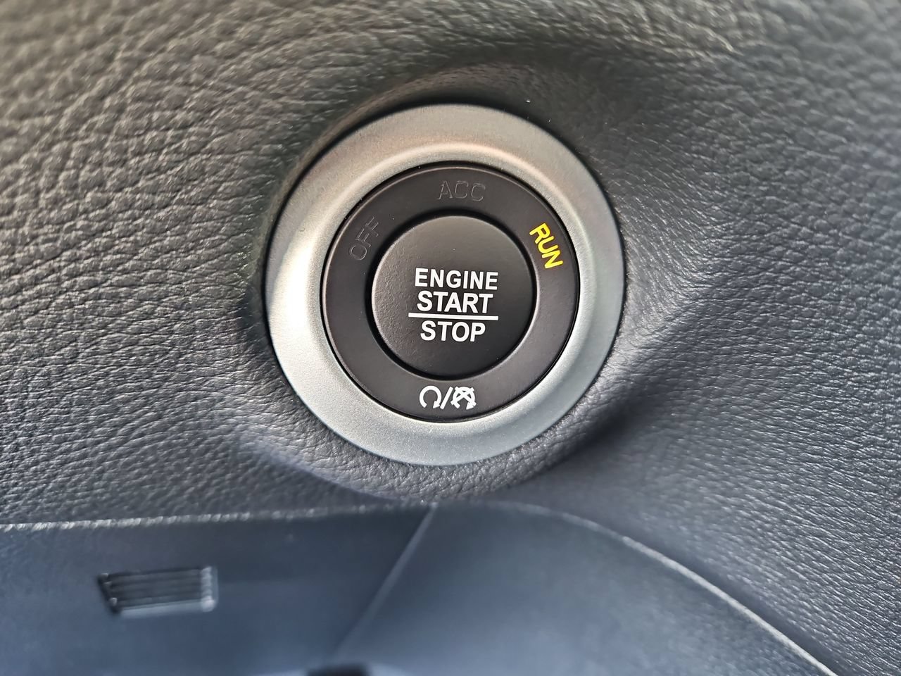 New 2026 Chrysler Pacifica Select AWD/4WD image 31