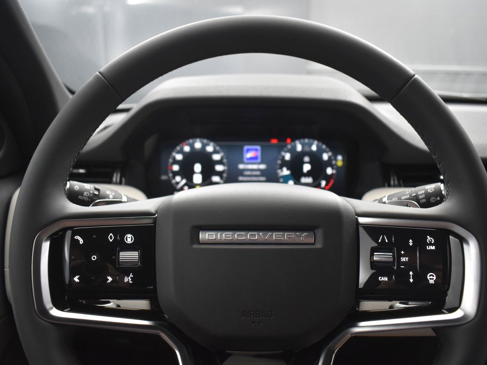 New 2024 Land Rover Discovery Sport Dynamic SE image 17