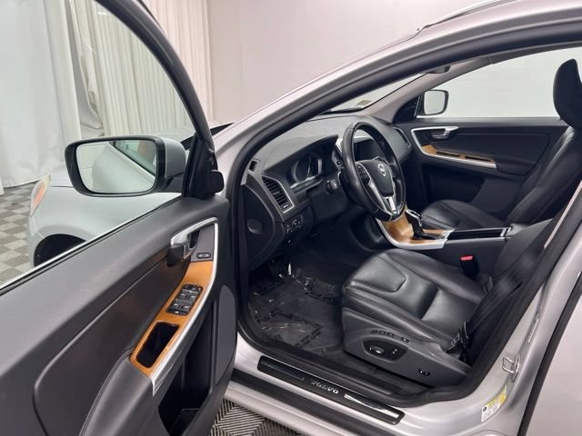 Used 2017 Volvo XC60 T5 Inscription w/ Preferred Option Package AWD/4WD image 12