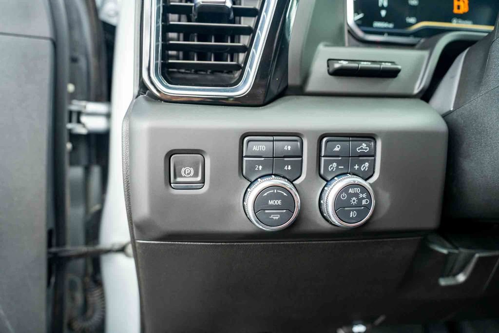 Used 2025 GMC Sierra 2500 Denali Ultimate AWD/4WD image 13