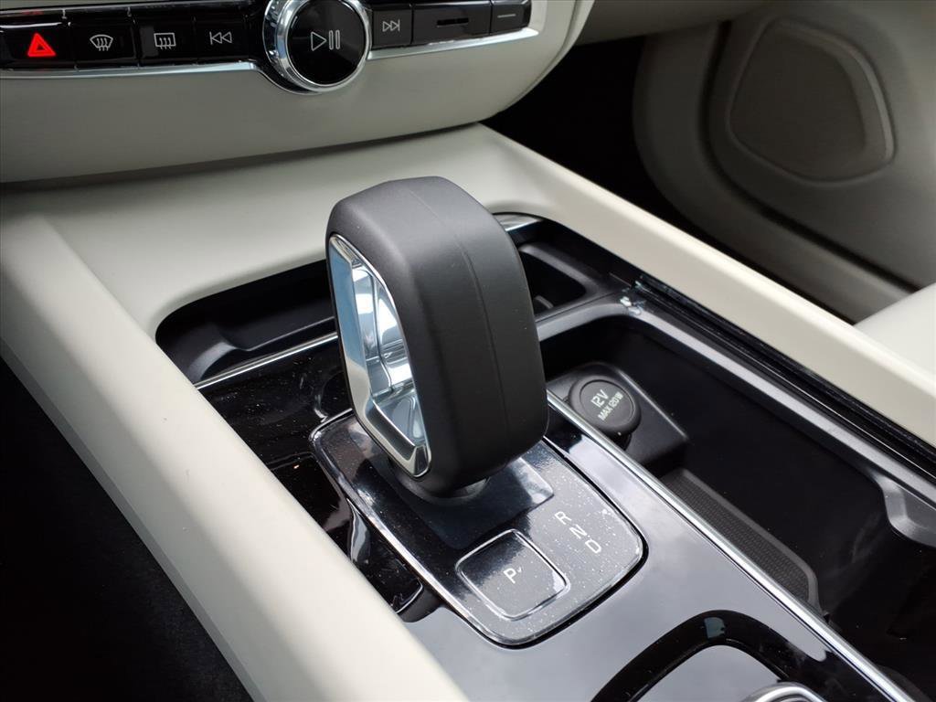 New 2026 Volvo V60 B5 Cross Country Plus w/ Protection Package Premier image 22