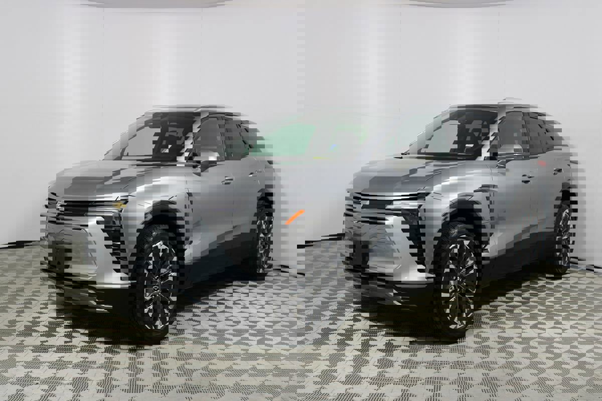 Used 2025 Chevrolet Blazer EV LT image 3