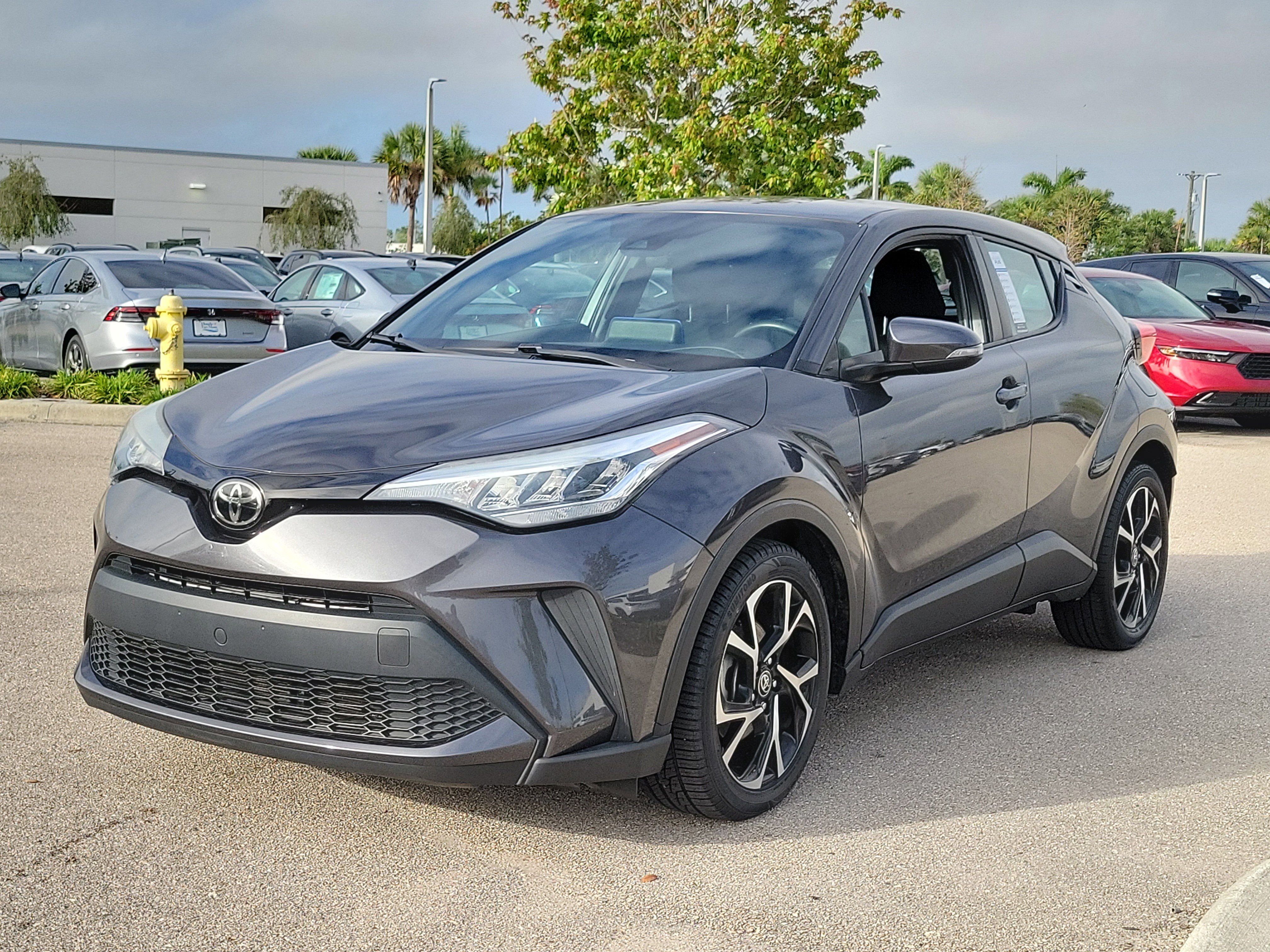 Used 2021 Toyota C-HR XLE FWD image 3