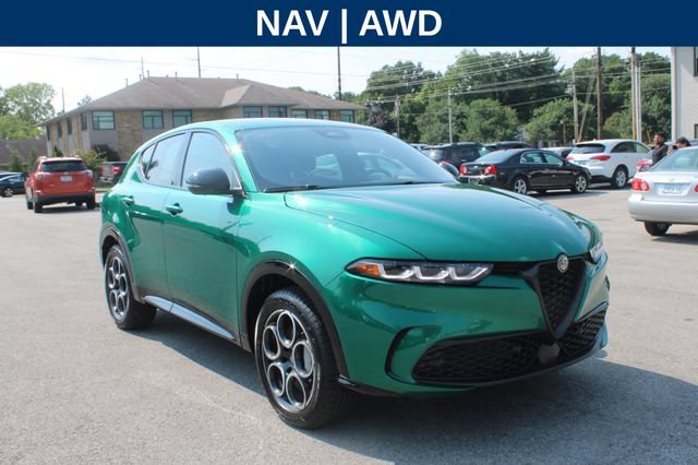 Used 2025 Alfa Romeo Tonale w/ Premium Package AWD/4WD image 2