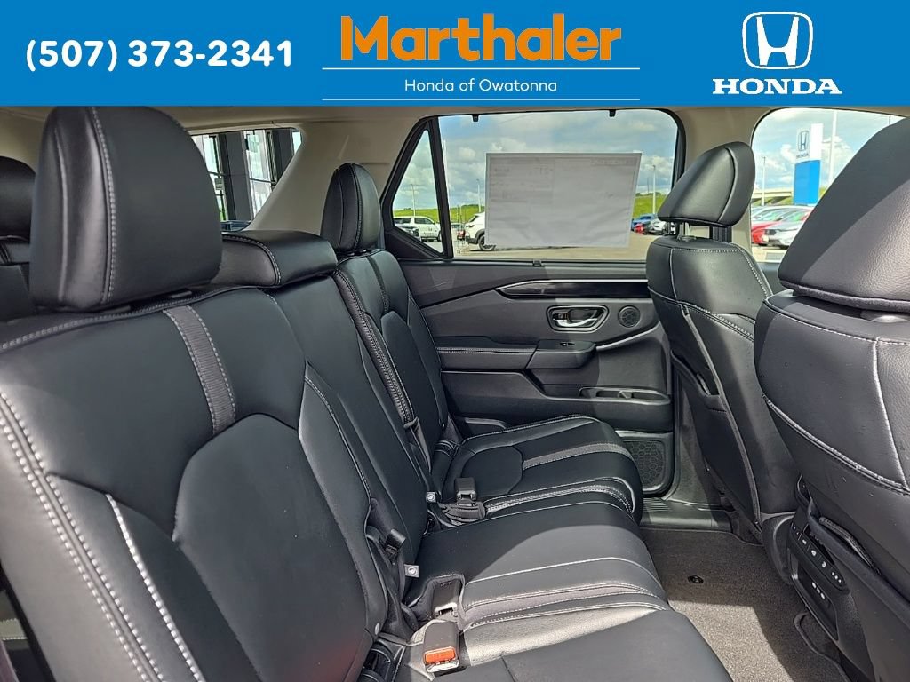 Used 2025 Honda Pilot Touring image 17