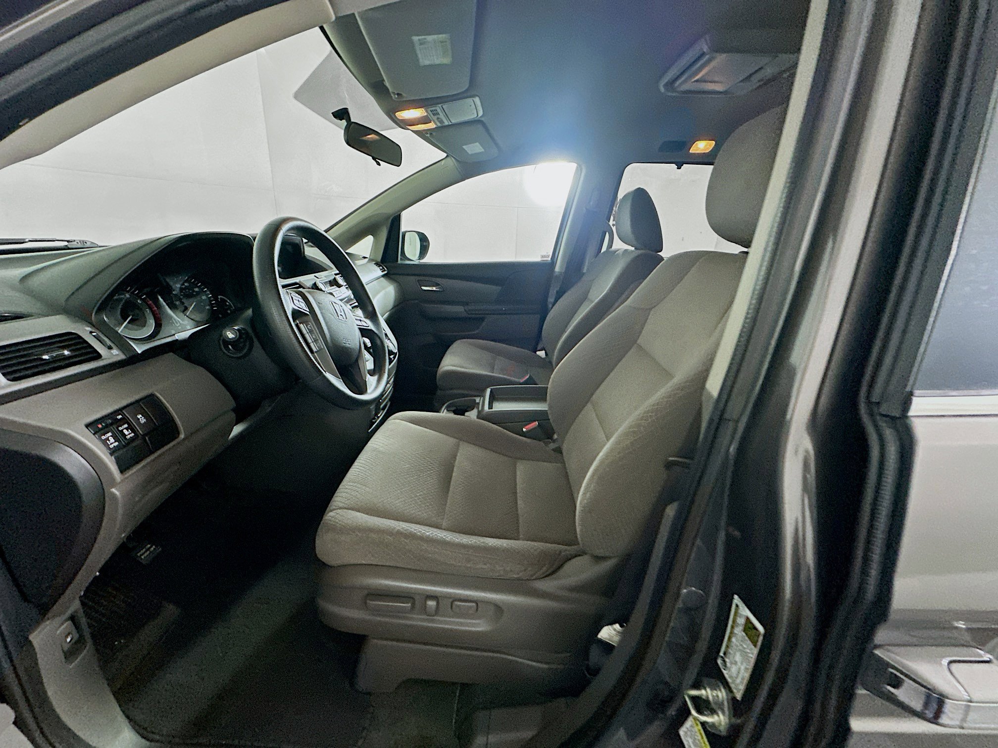 Used 2016 Honda Odyssey SE image 13