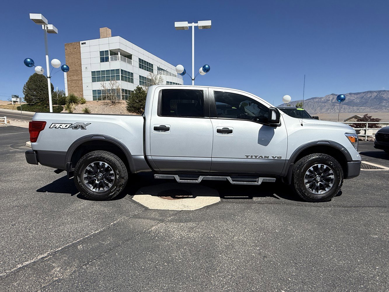Used 2018 Nissan Titan PRO-4X w/ Pro-4x Utility Package image 4