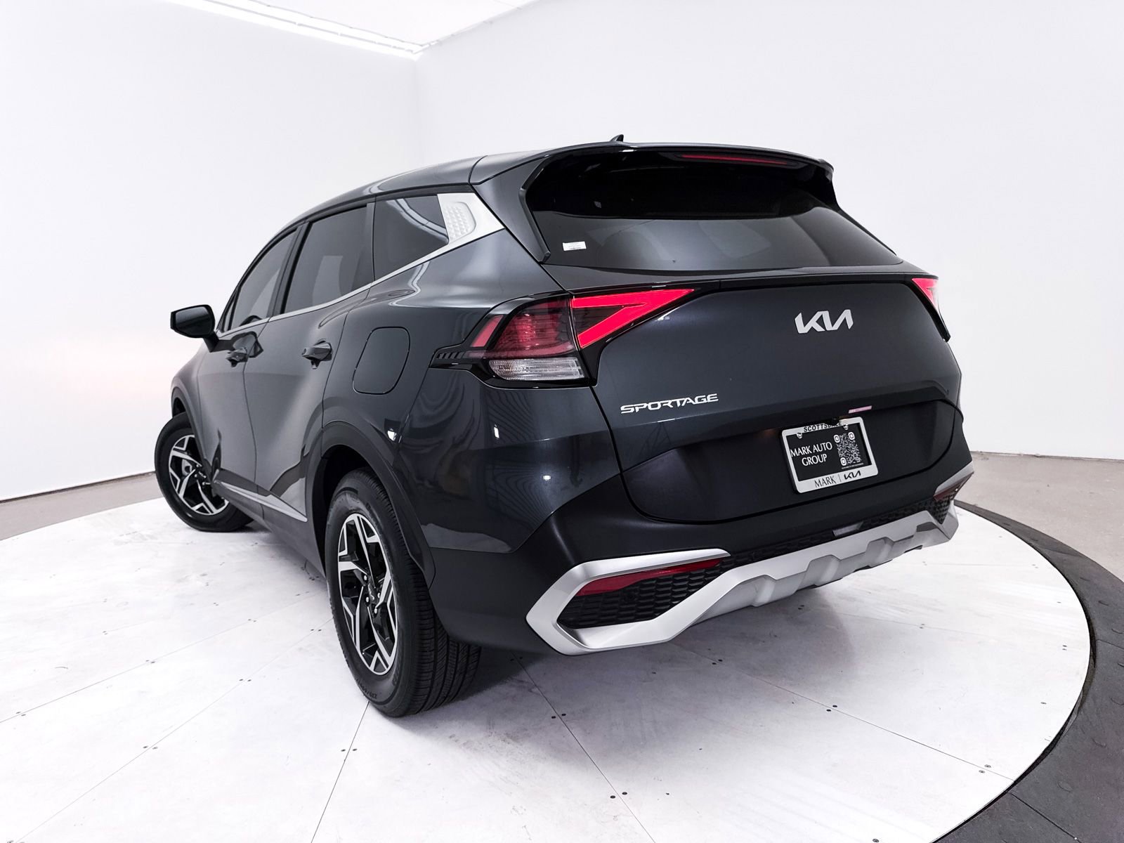 Certified 2024 Kia Sportage LX FWD image 2