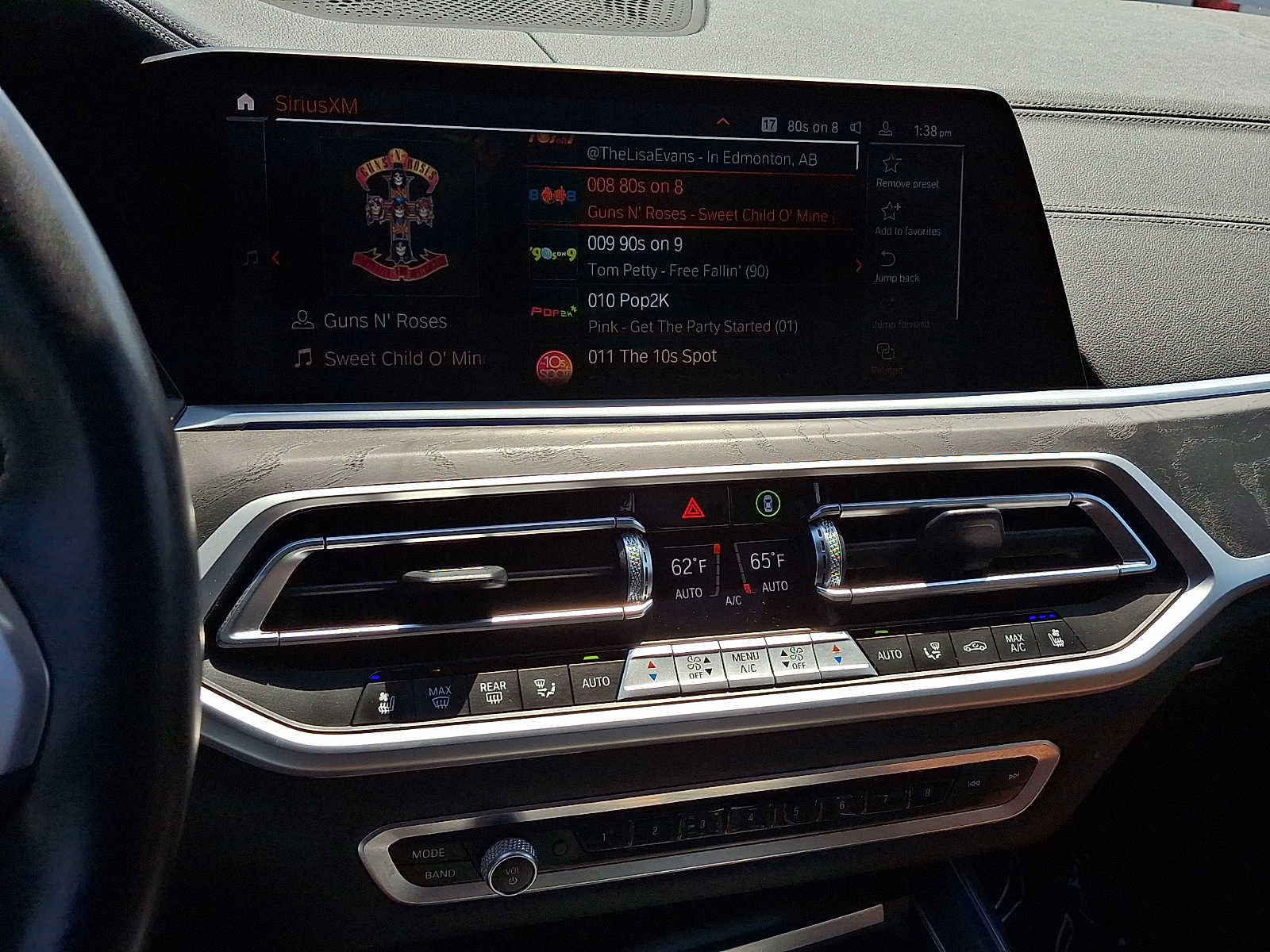 Used 2022 BMW X7 M50i AWD/4WD image 25