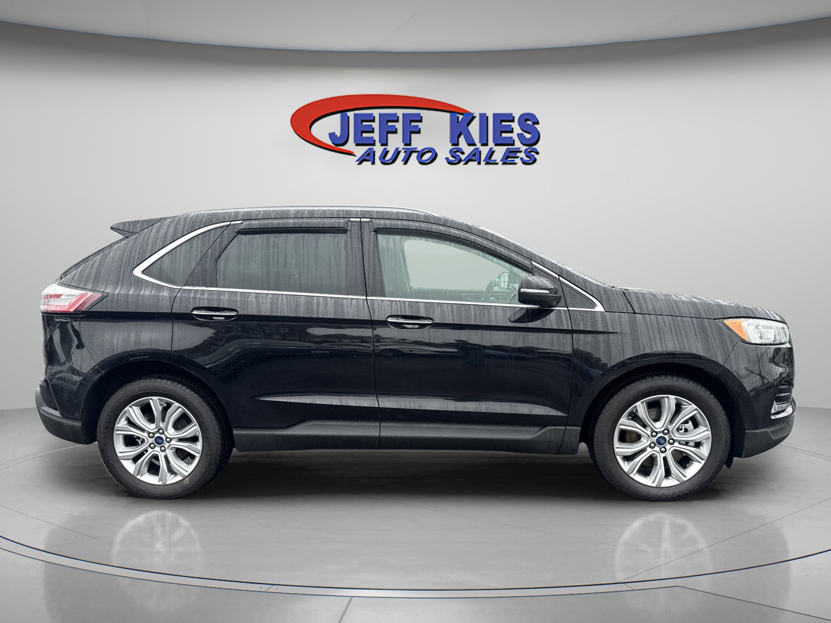 Used 2020 Ford Edge Titanium image 4