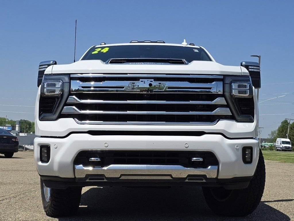 Used 2024 Chevrolet Silverado 3500 High Country w/ High Country Premium Package AWD/4WD image 17