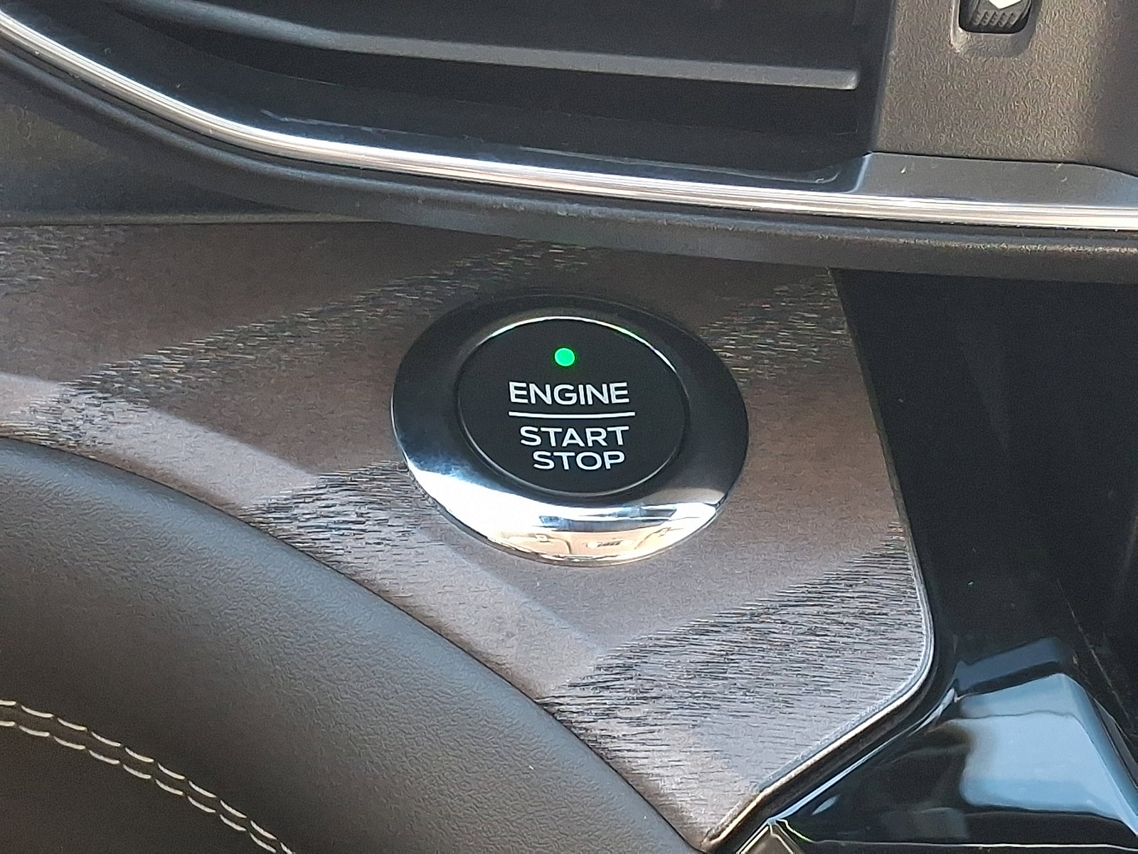 Certified 2021 Ford Explorer Platinum w/ Premium Technology Package image 31