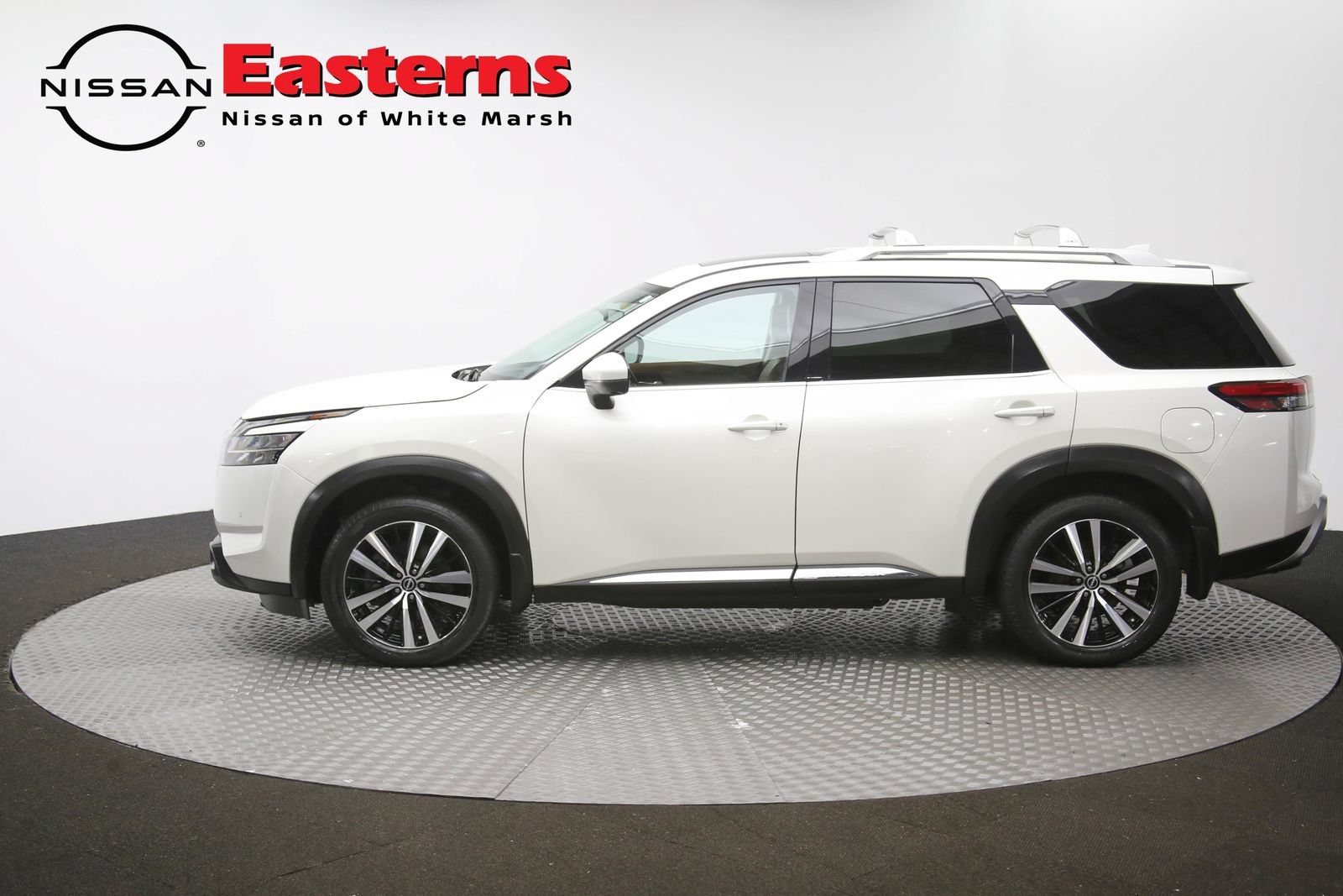 Used 2023 Nissan Pathfinder Platinum AWD/4WD image 63