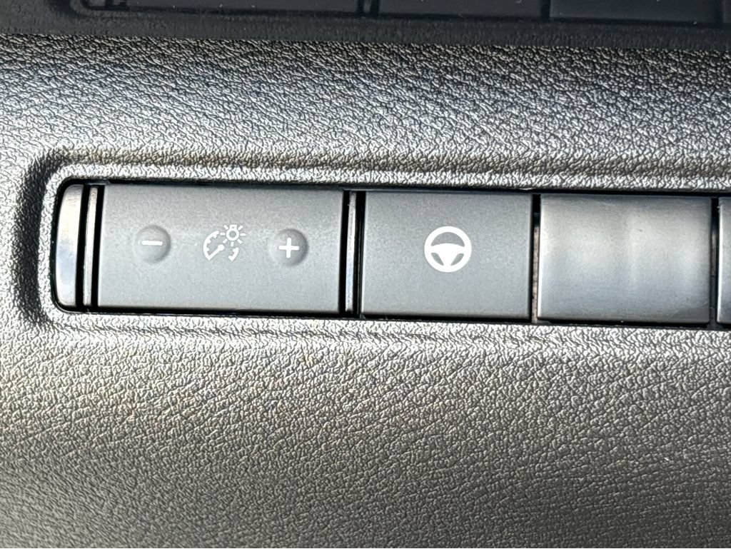 Used 2024 Nissan Pathfinder SV FWD image 15