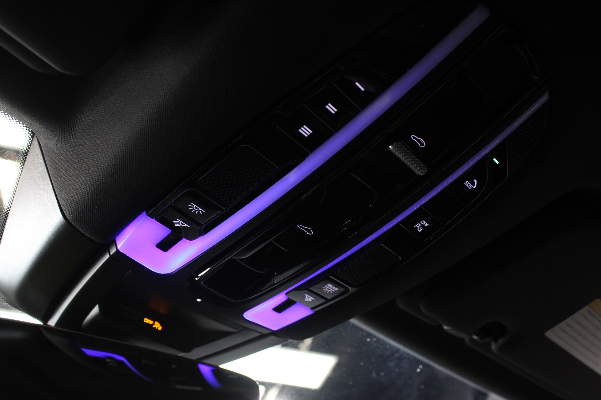 Used 2022 Porsche Cayenne E-Hybrid w/ Premium Package image 17