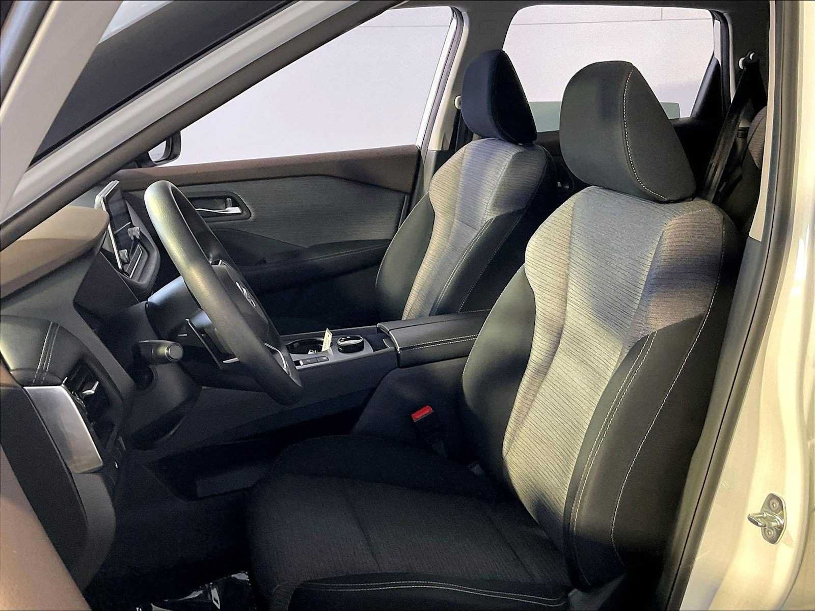 Used 2021 Nissan Rogue SV AWD/4WD image 5