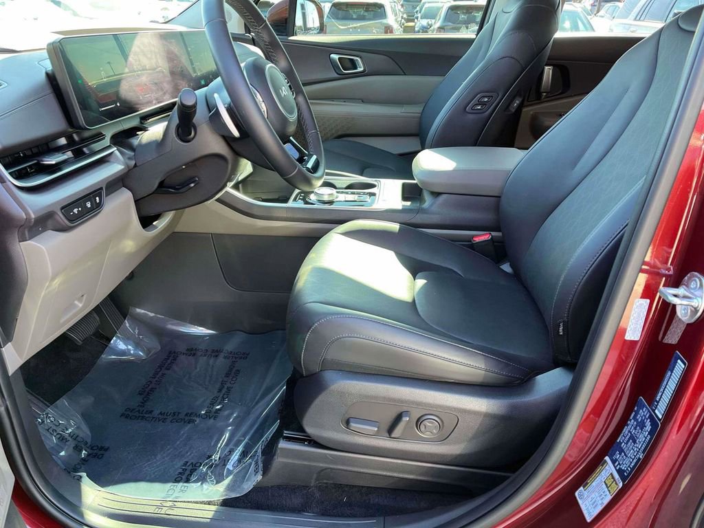 Certified 2025 Kia Carnival EX image 15