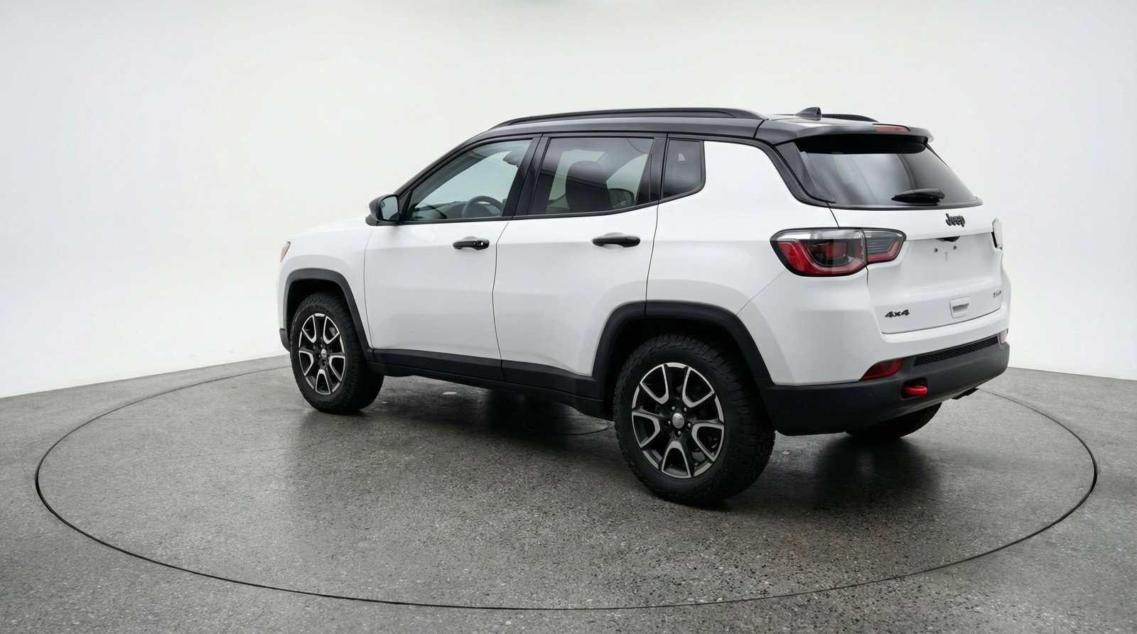 Used 2025 Jeep Compass Trailhawk image 6