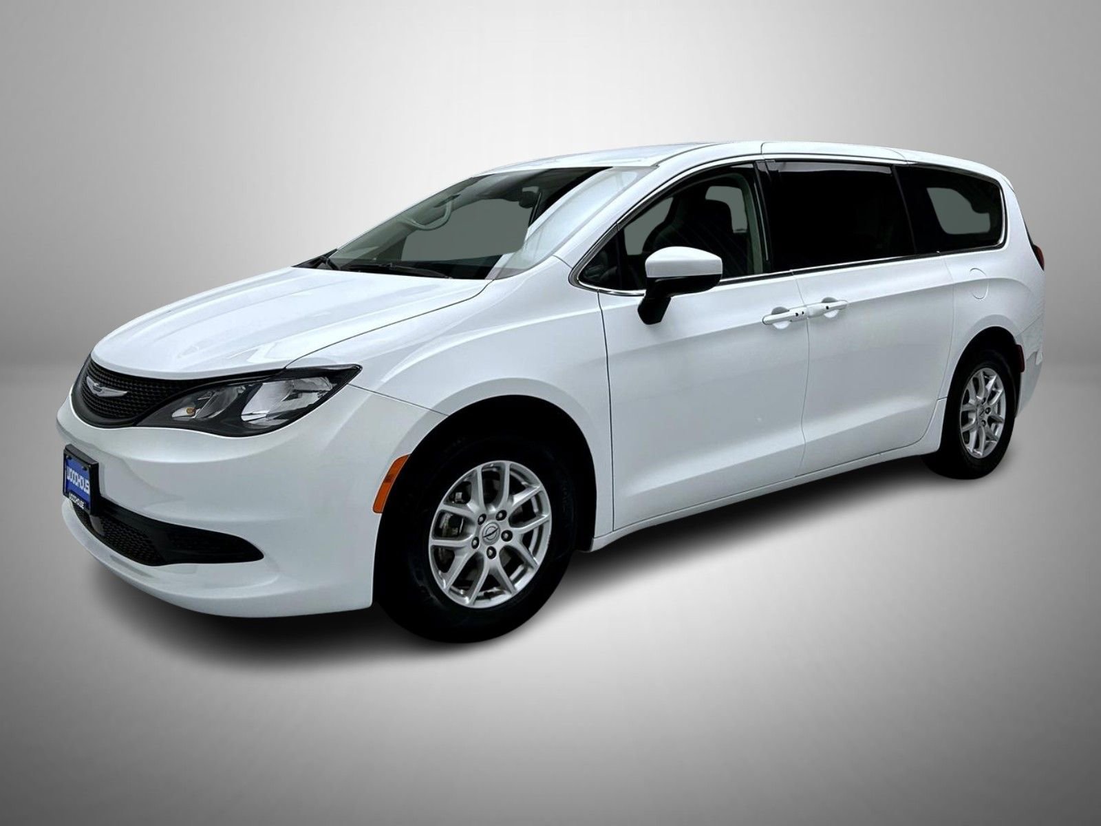 Used 2023 Chrysler Voyager LX image 1