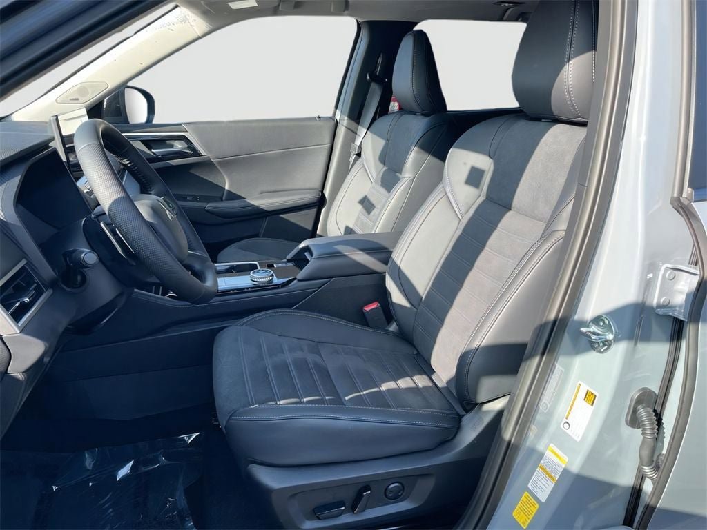 New 2026 Mitsubishi Outlander AWD image 24