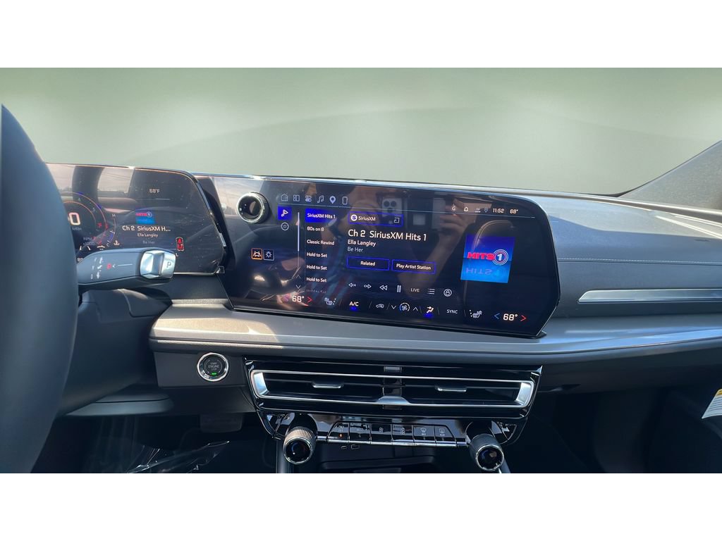 New 2027 Chevrolet Traverse LT w/ Sun and Wheel Package AWD/4WD image 17