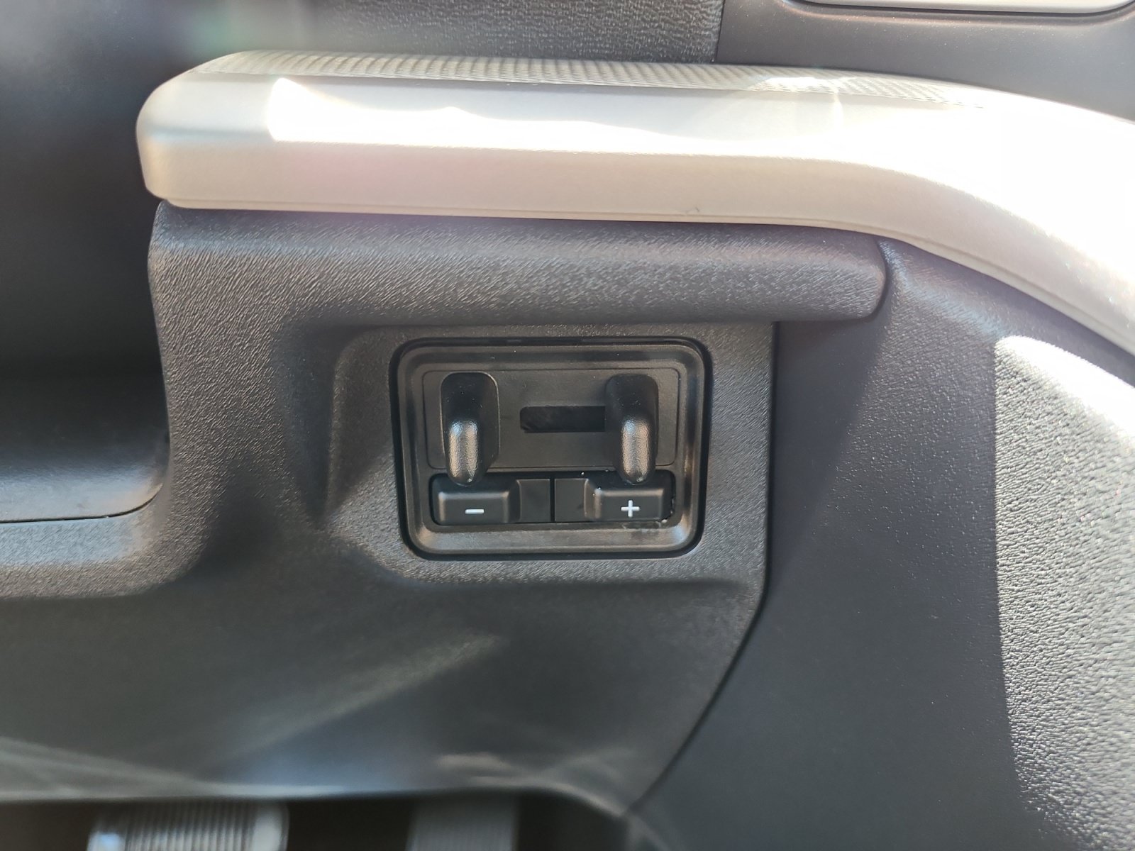 Used 2025 Ford Expedition Active RWD image 22