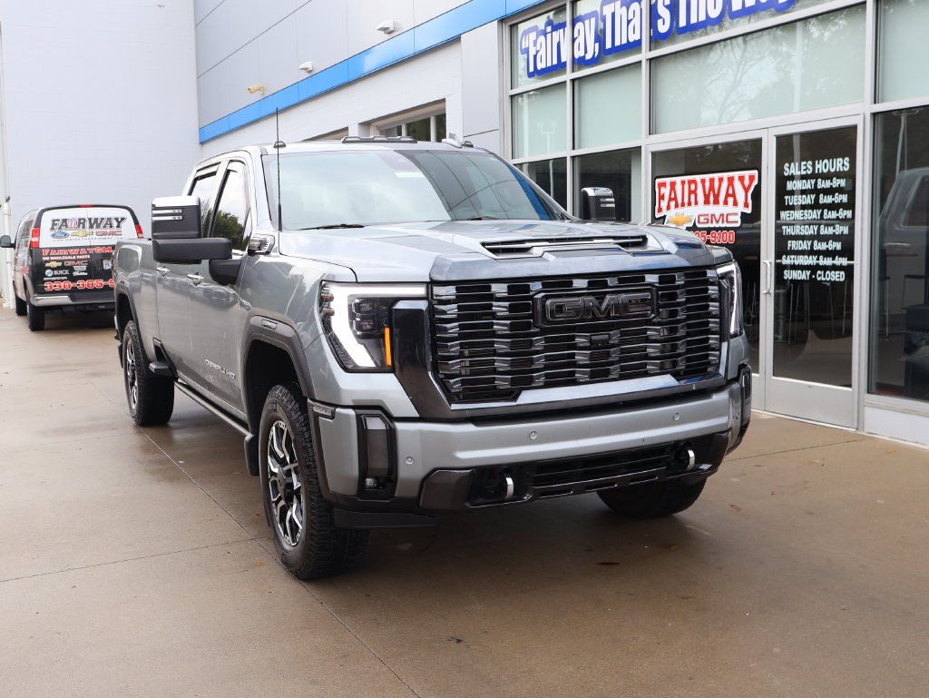 Used 2024 GMC Sierra 3500 Denali Ultimate AWD/4WD image 2