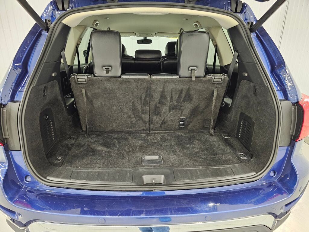 Used 2020 Nissan Pathfinder SL AWD/4WD image 16