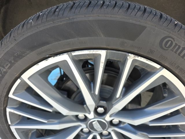 Certified 2024 Cadillac XT4 Sport w/ Technology Package AWD/4WD image 7